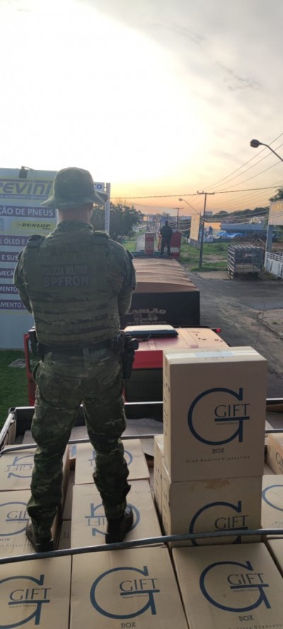 BPFron apreende duas carretas carregas cigarros contrabandeados e gera um prejuízo de mais de 4 milhões ao crime organizado em Umuarama