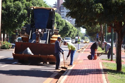 Prefeitura de Palotina realiza limpeza das avenidas Presidente Kennedy e Independência