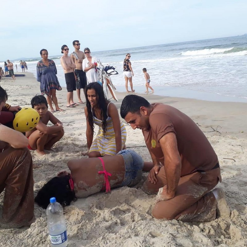 Mulher salva por populares de afogamento no mar da Póvoa de Varzim -  MAIS/Semanário