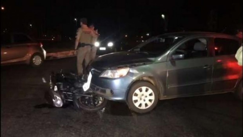 Duas pessoas ficam feridas em batida na marginal da BR 277