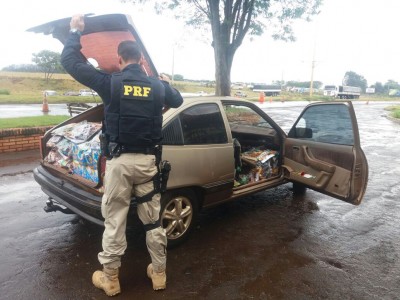 PRF apreende carro lotado de brinquedos contrabandeados