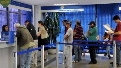 Aposentados começam a receber 1ª parcela do décimo terceiro