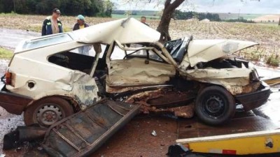 Grave acidente entre carros deixa um morto e um ferido na BR 369