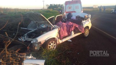 Veículo de Palotina bate em caminhão e duas pessoas morrem na rodovia em Toledo