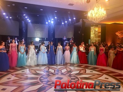 Adolescentes ganham baile de debutante em Sonho Compartilhado