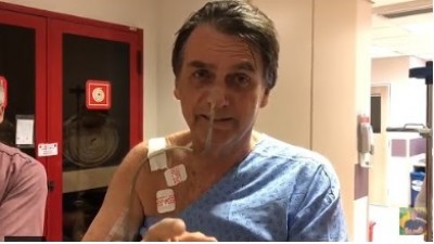 Em vídeo, Bolsonaro anda pelo hospital e brinca com equipe médica; assista