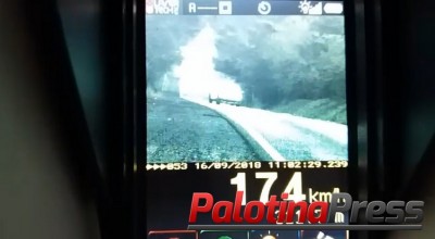 PRF FLAGRA MOTORISTAS DIRIGINDO A 174KM/H NO INTERIOR DO PARANÁ