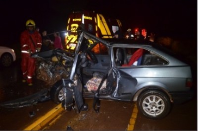 ACIDENTE ENTRE TRÊS VEÍCULOS DEIXA QUATRO FERIDOS EM TOLEDO