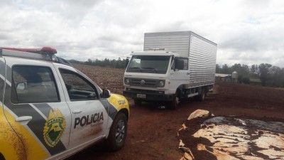 PM de Terra Roxa recupera caminhão com alerta de furto/roubo na área rural do município, um foi preso  