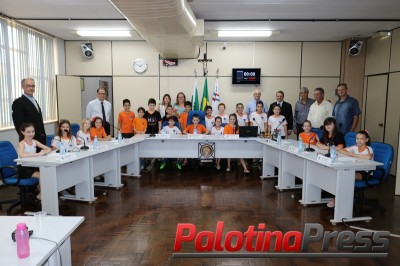 Estudantes do Colégio CEEDUC visitam Câmara de Palotina