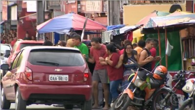 Assaltantes invadem loteria, fazem reféns e morrem após troca de tiros com policiais, em Manaus