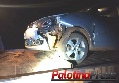 Palotina - Condutor embriago realiza manobras perigosas, foge de abordagem e acaba colidindo carro contra barranco