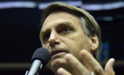 Segurança na casa de Bolsonaro é reforçada com camuflagem militar