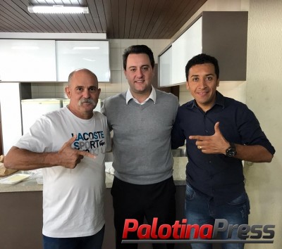 Soldado Adriano José e Sargento Fahur participam de reunião com Ratinho Junior, governador eleito.