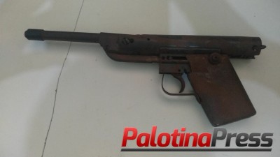 Após palotinense ser preso em Cascavel, PM de Palotina apreendem arma de fogo em sua residência.