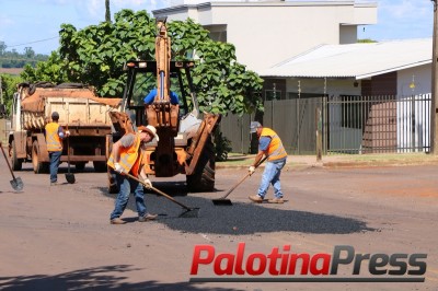 Prefeitura de Palotina executa operação tapa-buraco 