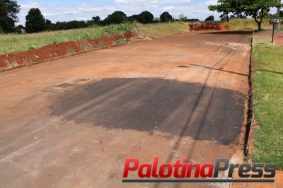 Prefeitura de Palotina recupera asfalto na Rua 1º de Maio 