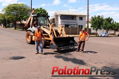 Operação tapa-buraco prossegue na Rua 1º de Maio