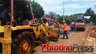 Prefeitura realiza ‘operação tapa buracos’ na Rua Pioneiro