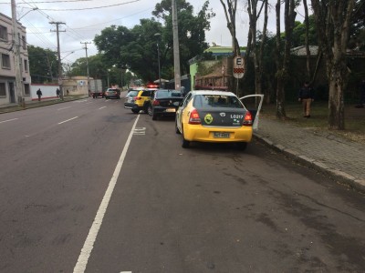 PM de folga é assaltada, reage e deixa ladrão ferido em Curitiba