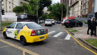 Policial em surto tira cochilo e Bope invade apartamento no Água Verde