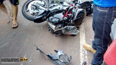 ACIDENTE ENTRE MOTO E CARRO DEIXA JOVEM GRAVEMENTE FERIDO EM TERRA ROXA