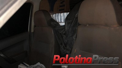  Palotina - Após acompanhamento tático, PM apreende veículo carregado com cigarros contrabandeados.