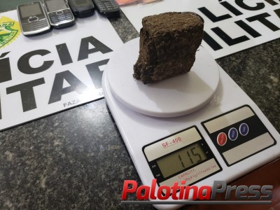 Policia Militar e carcereiro de plantão apreende menor tentando jogar drogas e celulares dentro da cadeia