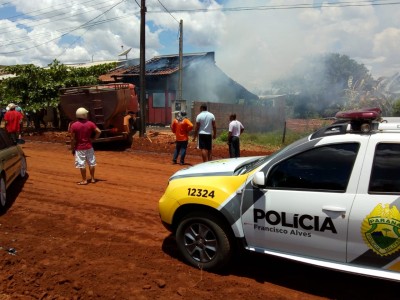 Residência é destruída pelo fogo nesta terça-feira em Francisco Alves