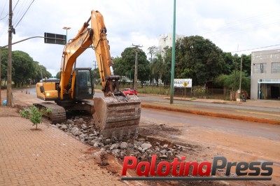 Prefeitura inicia recuperação do asfalto na Avenida Presidente Kennedy