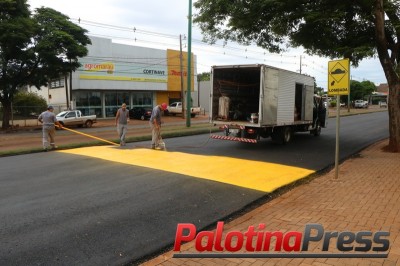 Prefeitura inicia pintura da sinalização após recape na Kennedy