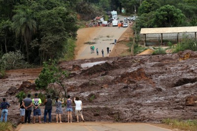 Número de mortes em Brumadinho sobe para 34; centenas estão desaparecidos