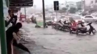 Após forte chuva, ruas ficam alagadas em Assis Chateaubriand