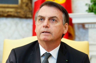 Após encontro com Trump, Bolsonaro chega ao Brasil para discutir previdência dos militares