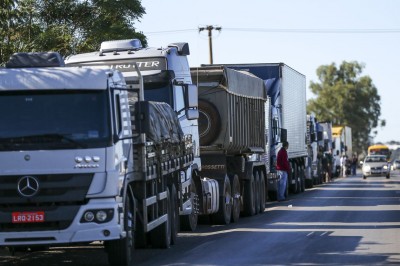 Caminhoneiros se mobilizam para nova paralisação na próxima semana