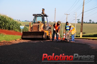 Operação tapa-buraco é realizada na Avenida Oriosvaldo Bitencourt