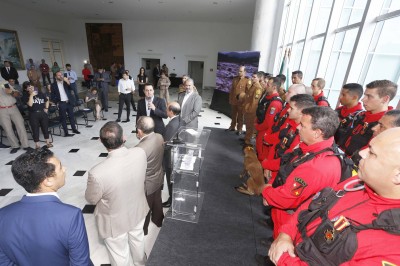 Governador entrega medalhas de mérito a equipes que foram a Brumadinho