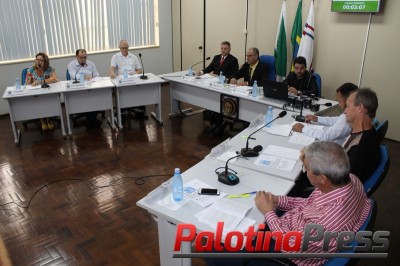 Vereadores de Palotina aprovam projetos e encaminham pedidos de informação ao prefeito