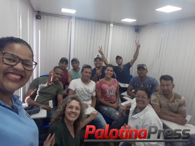 Carreta móvel do SENAI qualifica 122 alunos para o mercado de trabalho 
