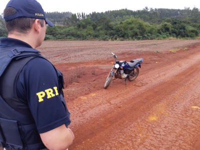 PRF RECUPERA VEÍCULO E PRENDE HOMEM POR RECEPTAÇÃO