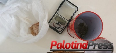 Palotina - PM apreende maconha e Crack em residência no Projeto Moradia. Proprietária da casa foi detida por tráfico.