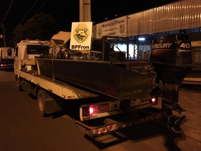 Barco carregado de cigarros e simulacros de  armas é apreendido em Mercedes durante Operação Integrada 