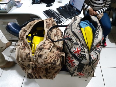 Duas bolsas cheias de maconha apreendidas em Guaíra em ônibus de viagem