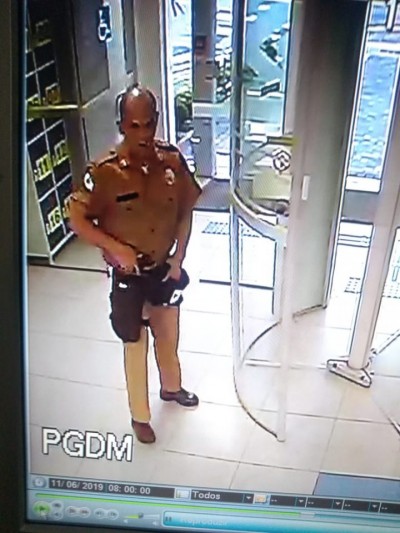 Bandido se veste de PM para assaltar banco e entrada de policial de verdade frustra planos
