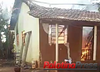 Palotina - Casa é destruída pelo fogo em São Camilo. Família solicita ajuda através de doações.
