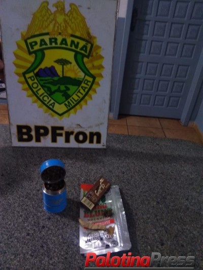 BPFRON - REALIZA ABORDAGEM NA PRAÇA WILLY BARTH EM MARECHAL CÂNDIDO RONDON - PR E ENCAMINHA USUÁRIO DE ENTORPECENTE.