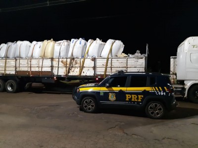 PRF e Polícia Civil prendem caminhoneiro paraguaio com mais de meia tonelada de maconha no Paraná