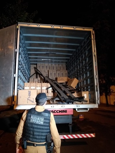 BPFRON APREENDE CAMINHÃO CARREGADO COM CIGARROS CONTRABANDEADOS