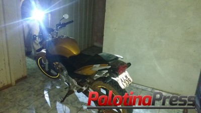 Terra Roxa - PMs recuperam motocicleta após assalto em residência. Na ação um menor foi apreendido.