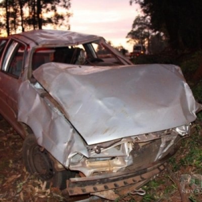 Veículo carregado de essência de narguilé capota em Nova Santa Rosa 